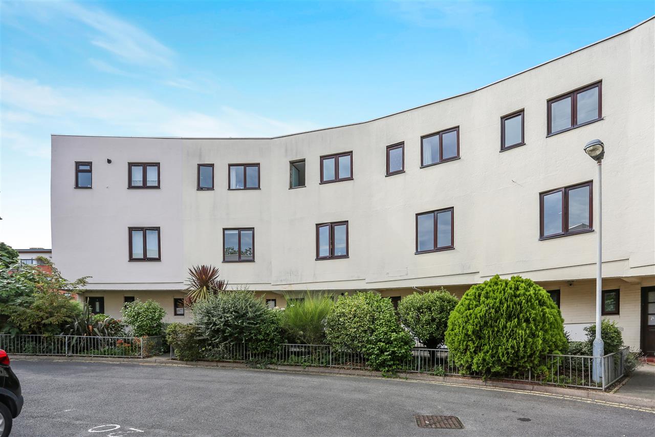 4 bed terraced house for sale in Trecastle Way 8