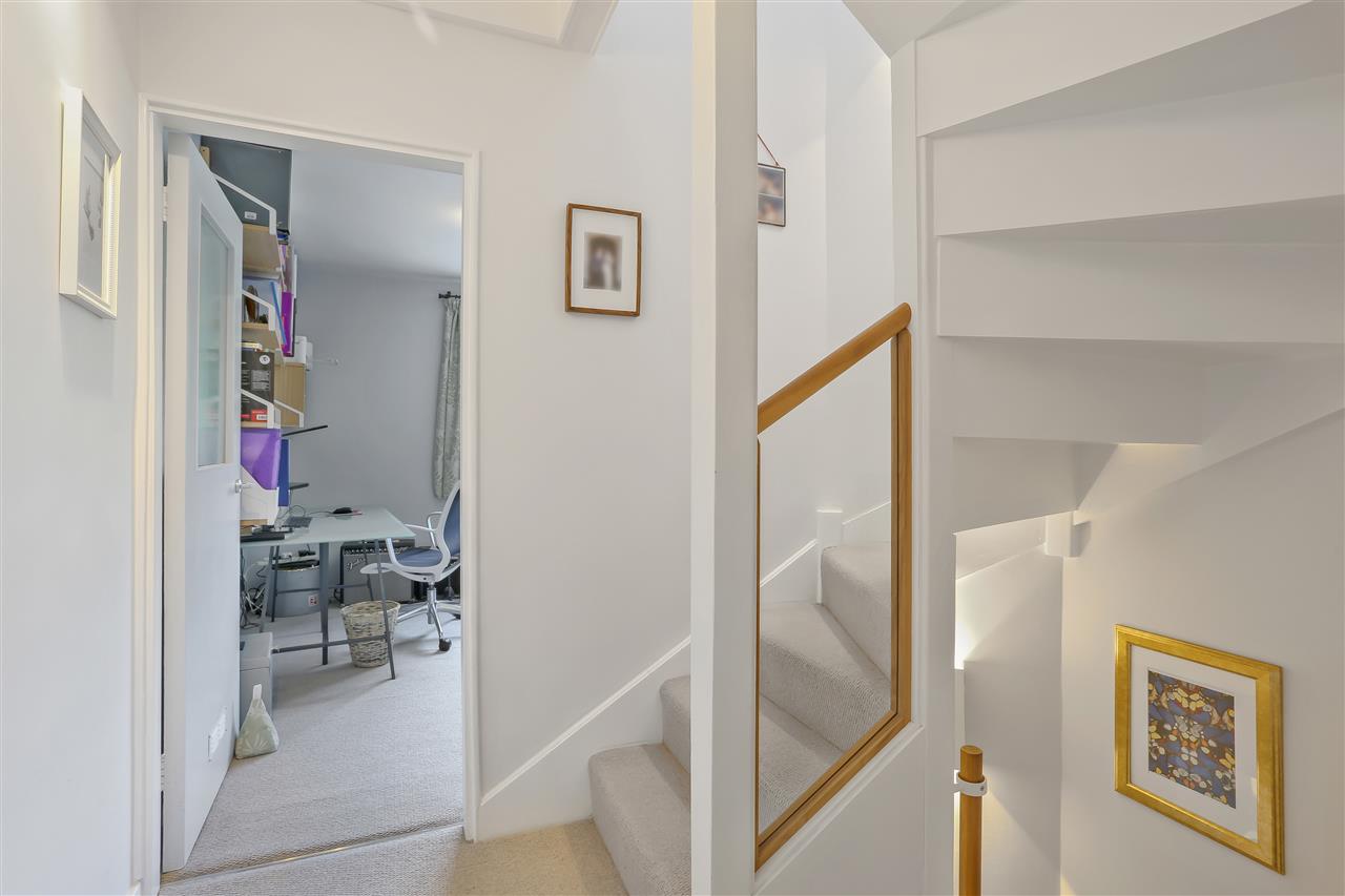 4 bed terraced house for sale in Trecastle Way  - Property Image 11