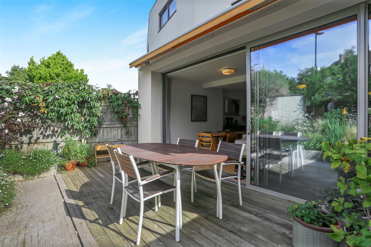 4 bed terraced house for sale in Trecastle Way 11