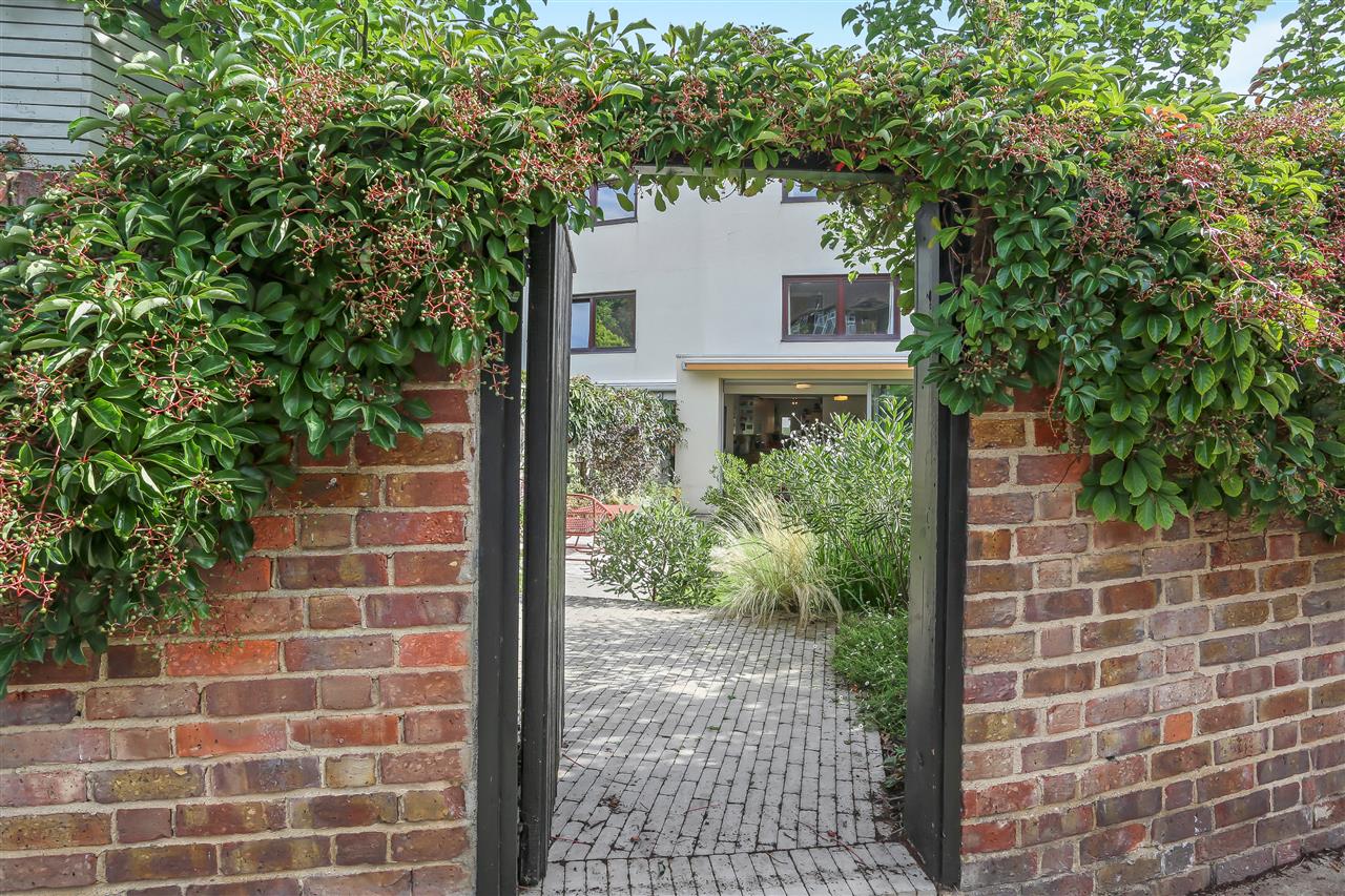 4 bed terraced house for sale in Trecastle Way 12