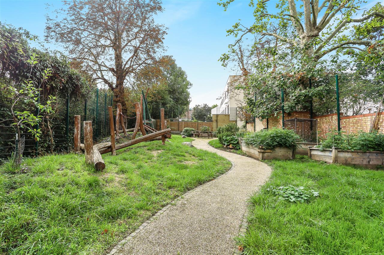 4 bed terraced house for sale in Trecastle Way 24