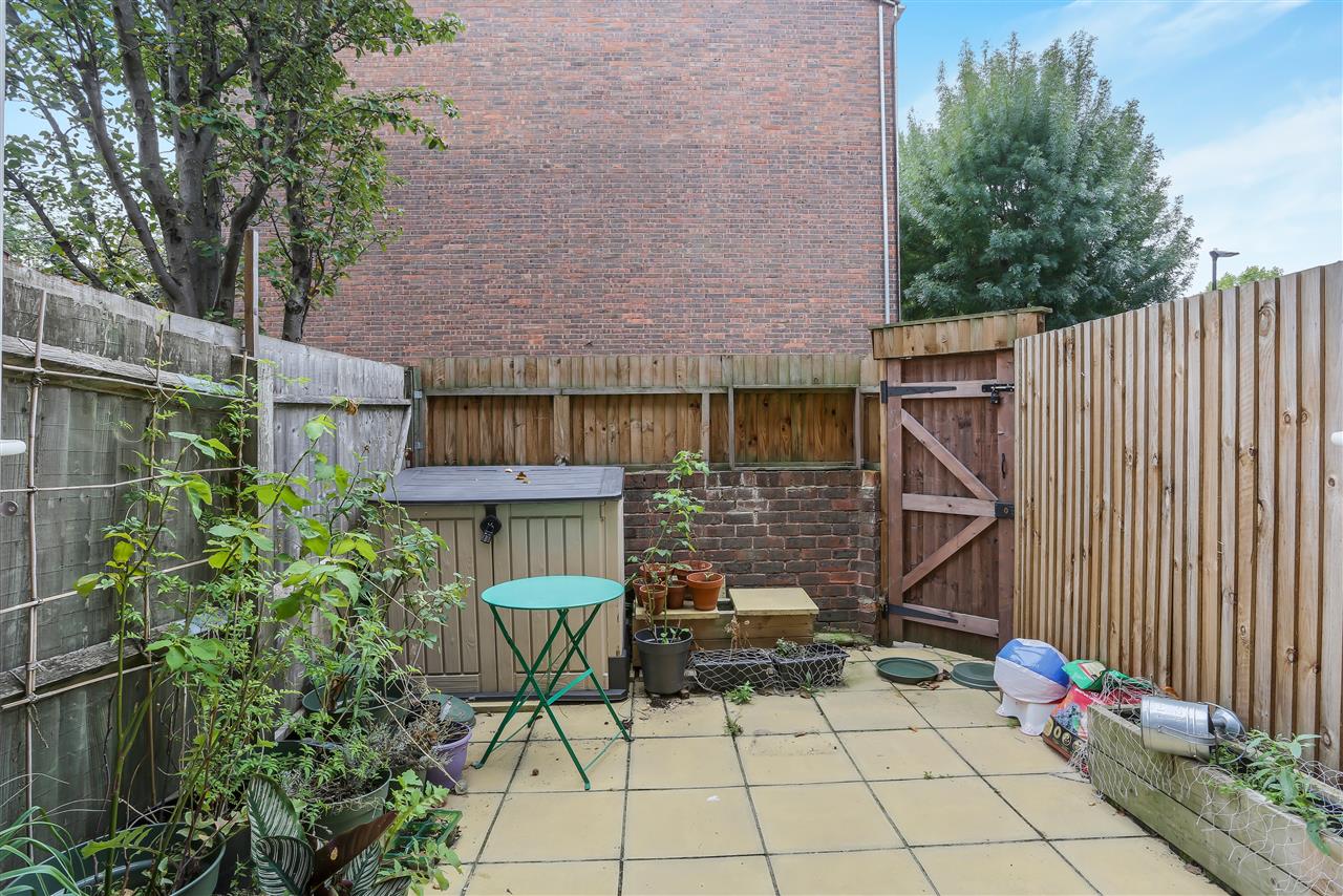 3 bed terraced house for sale in Ashbrook Road 19