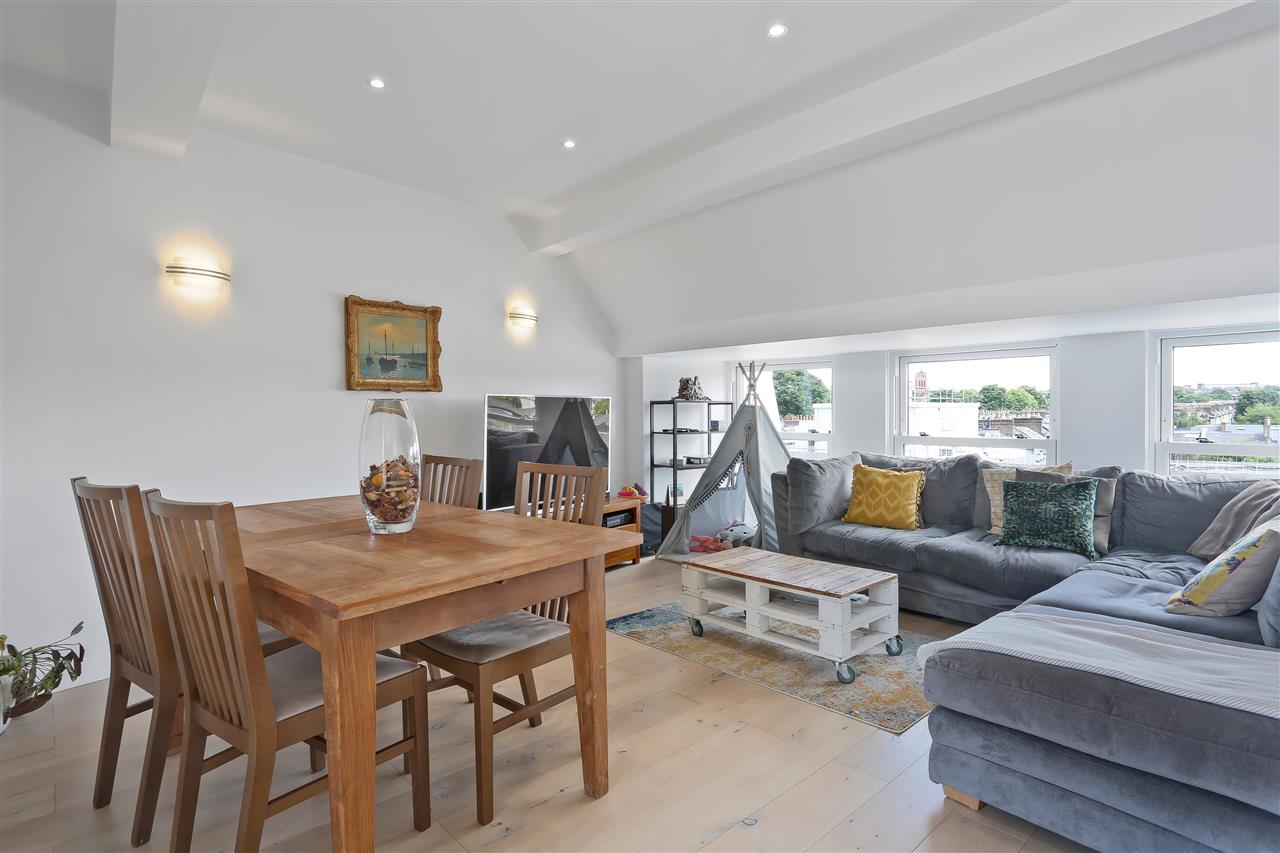 2 bed flat to rent 1