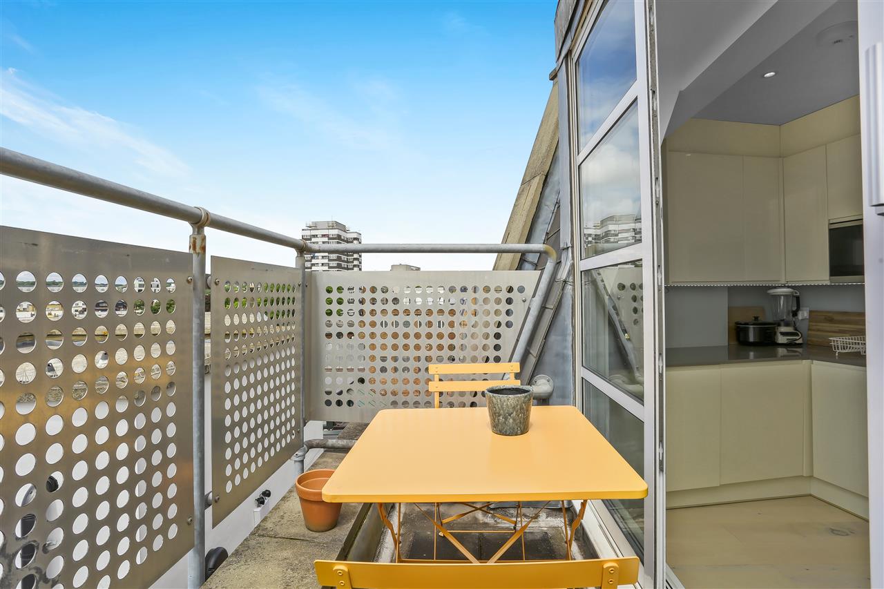 2 bed flat to rent  - Property Image 3