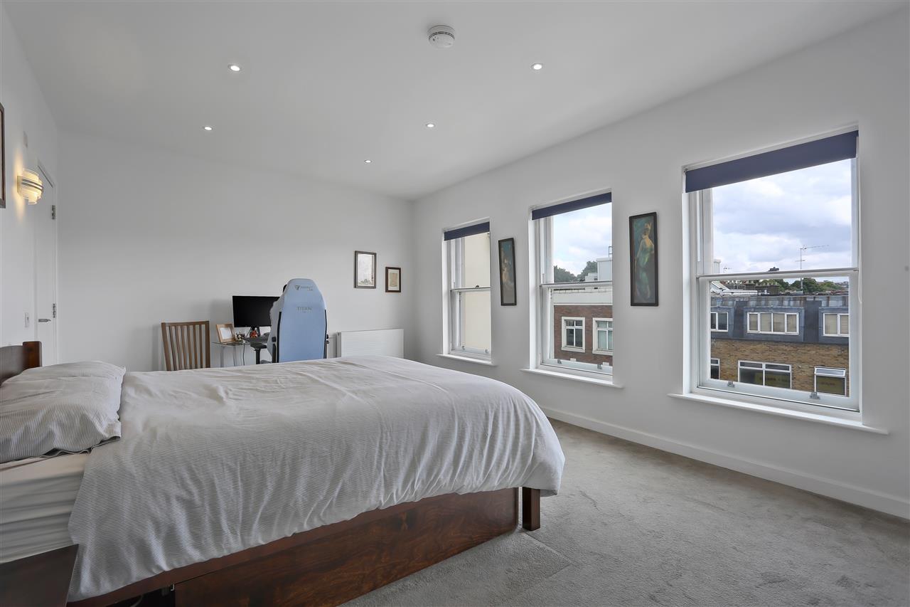 2 bed flat to rent  - Property Image 6