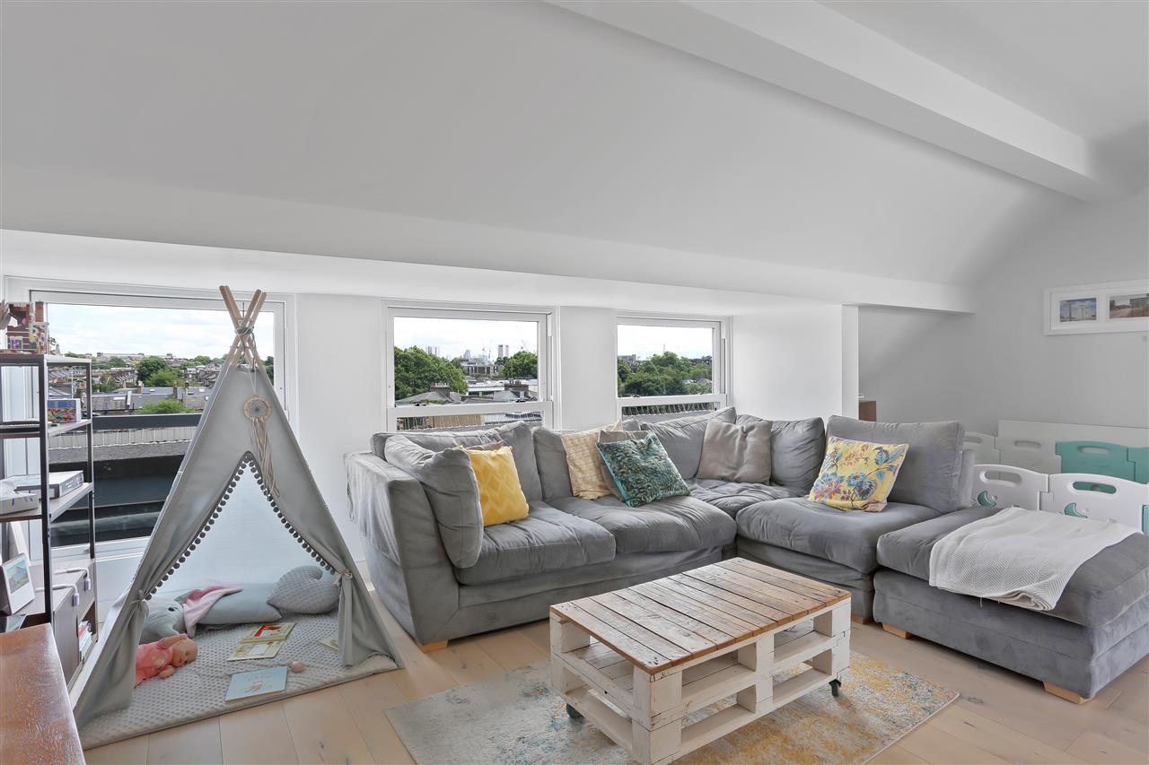 2 bed flat to rent 7