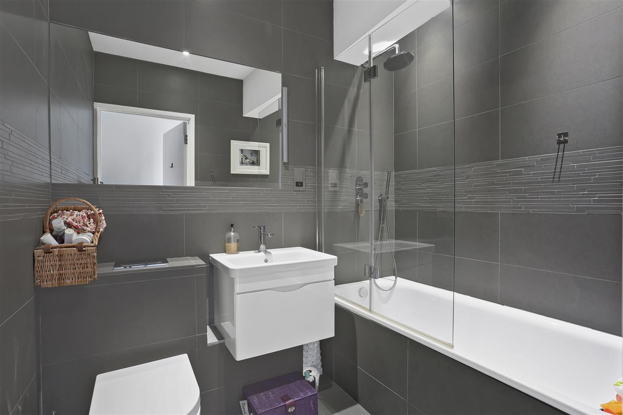 2 bed flat to rent  - Property Image 9