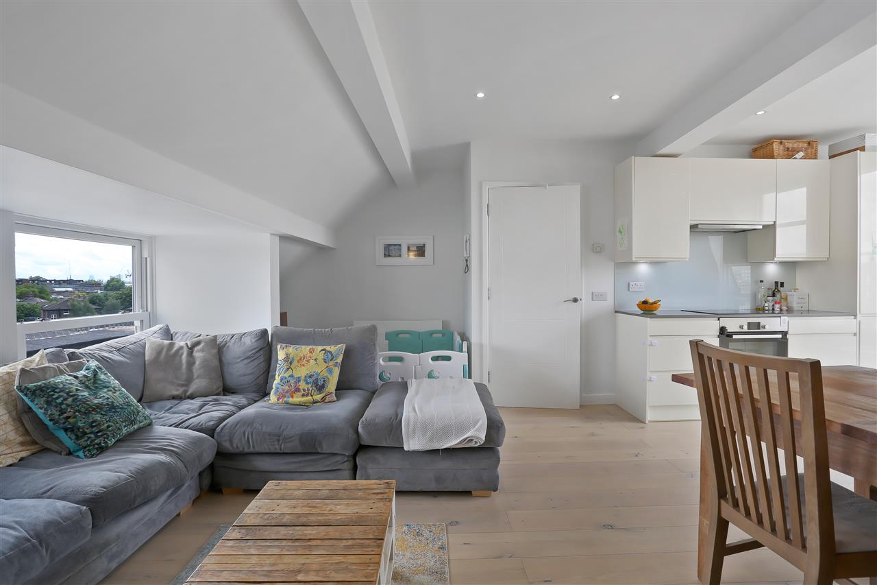 2 bed flat to rent 9