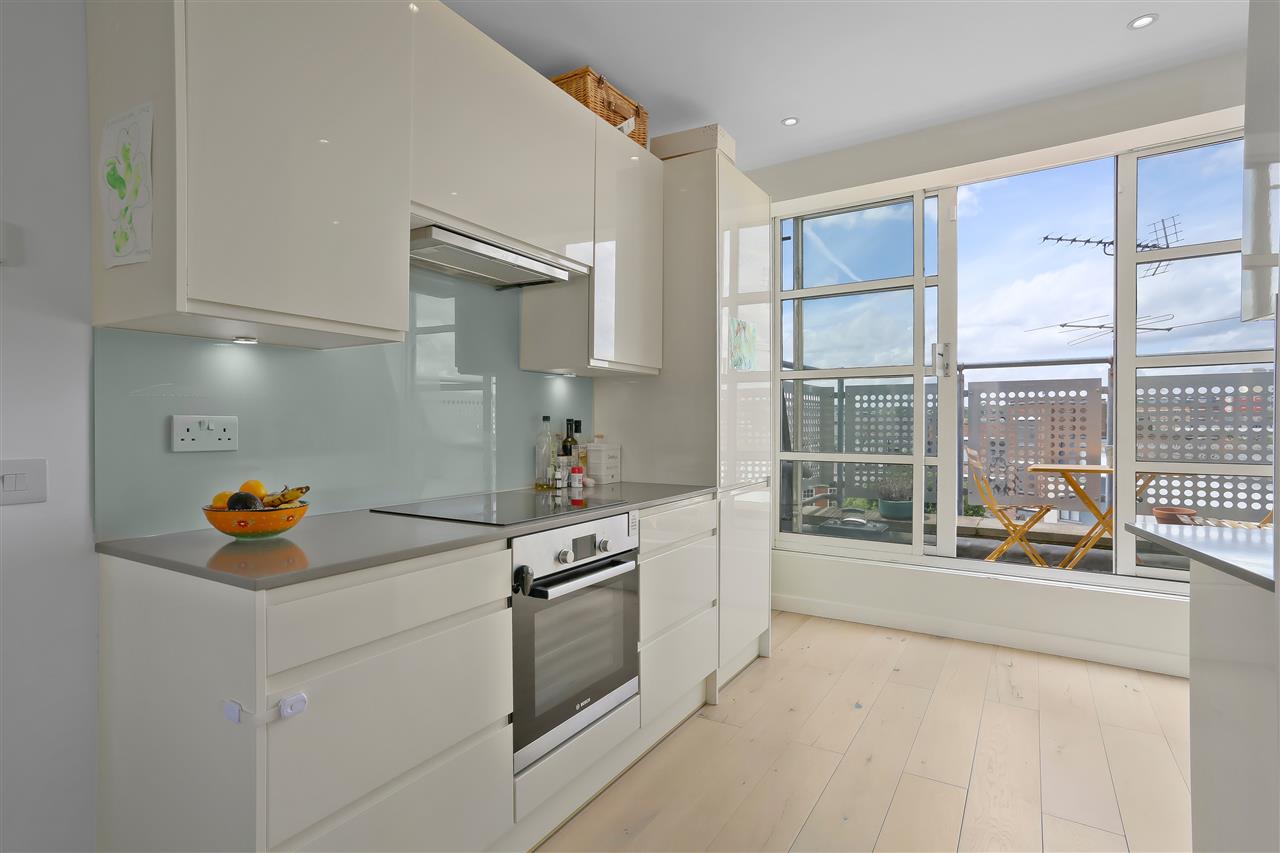 2 bed flat to rent 10