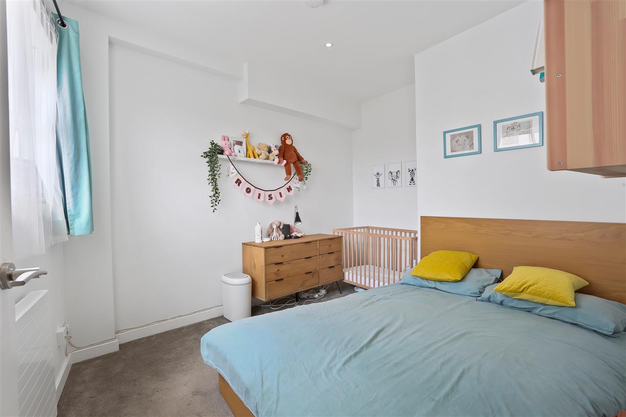 2 bed flat to rent 12