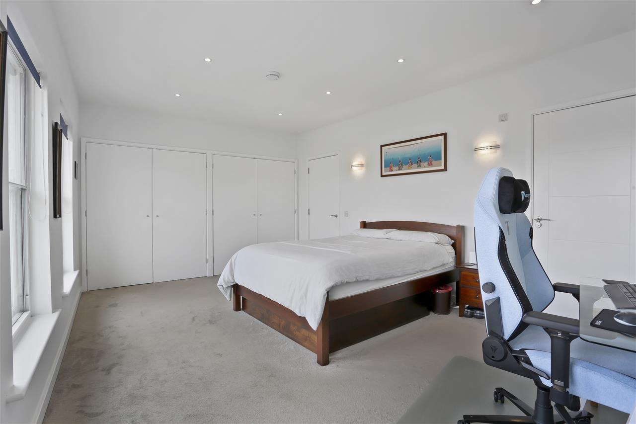 2 bed flat to rent  - Property Image 14