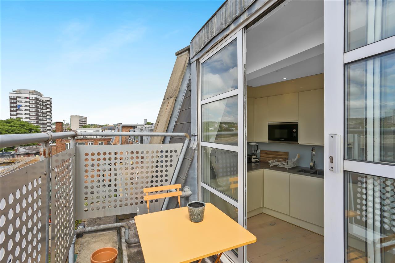 2 bed flat to rent 15