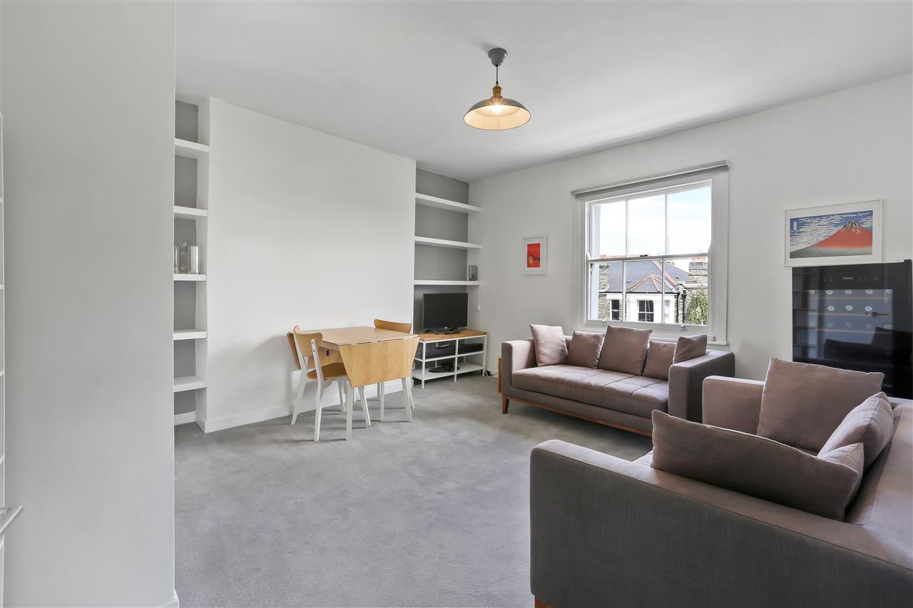 2 bed flat to rent in Dartmouth Park Hill 1