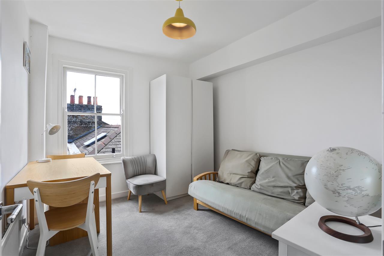 2 bed flat to rent in Dartmouth Park Hill 3