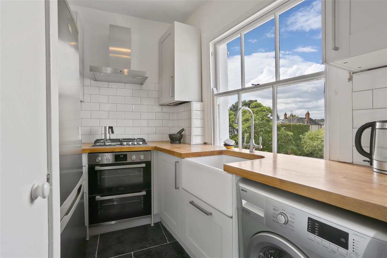2 bed flat to rent in Dartmouth Park Hill 5
