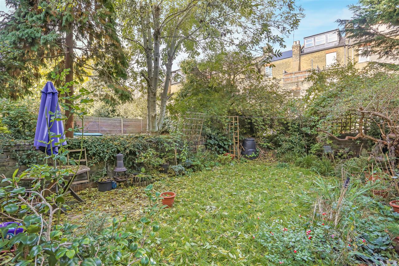 1 bed flat for sale in Tufnell Park Road  - Property Image 2