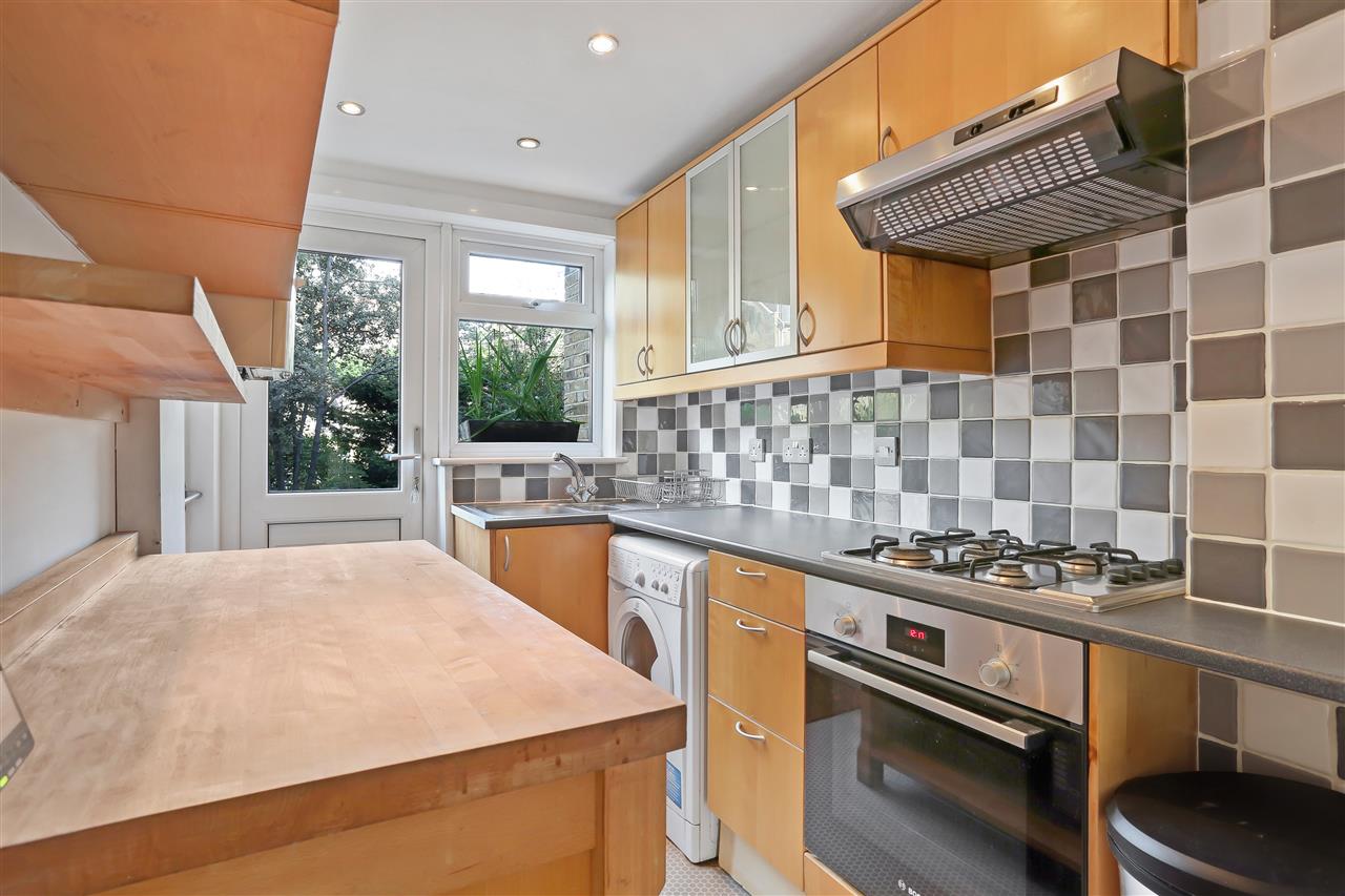 1 bed flat for sale in Tufnell Park Road  - Property Image 4
