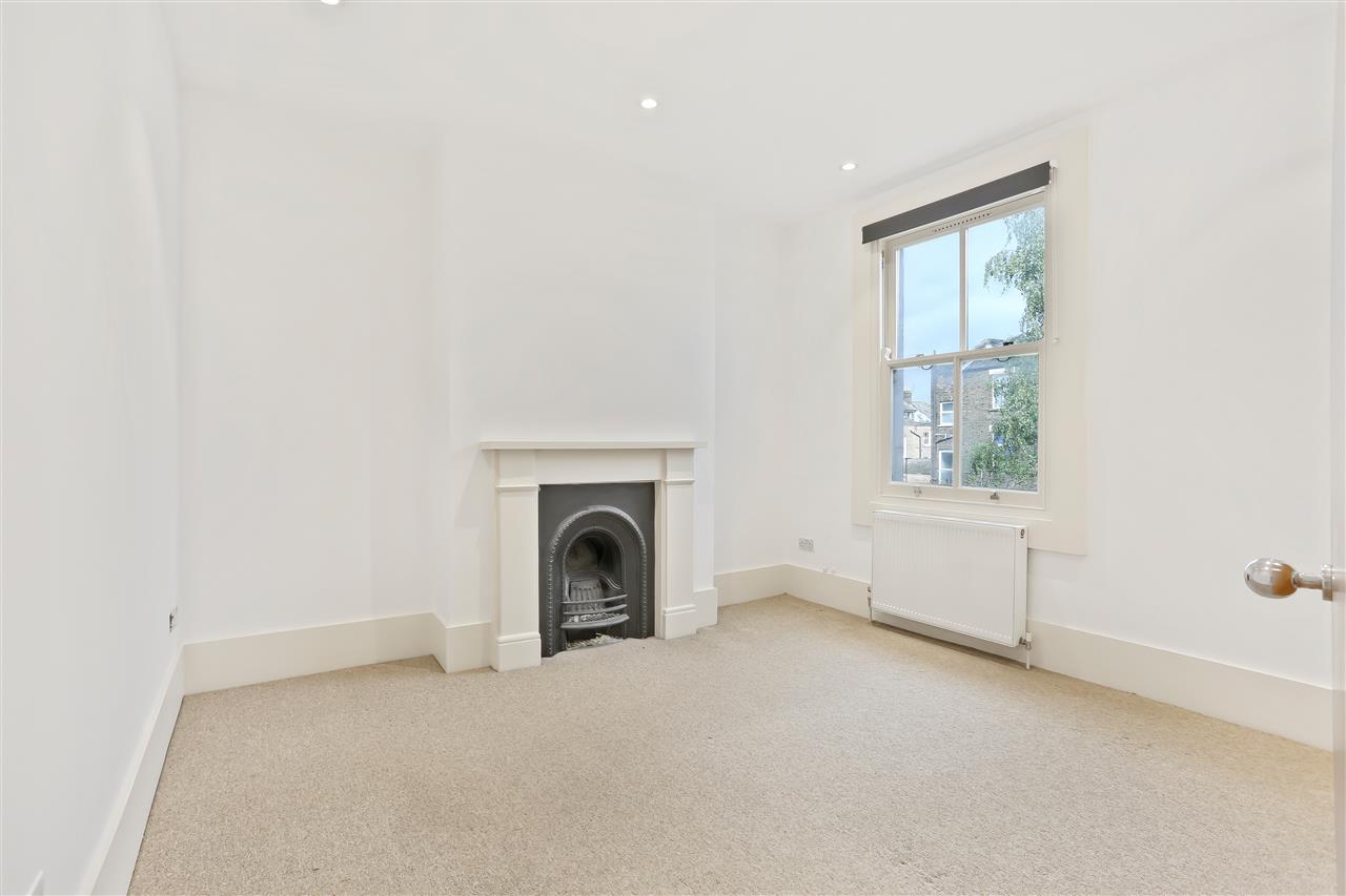 4 bed maisonette for sale in Hugo Road  - Property Image 9