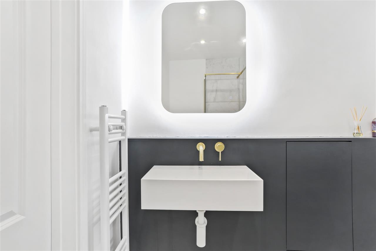 4 bed terraced house for sale in Trecastle Way 14