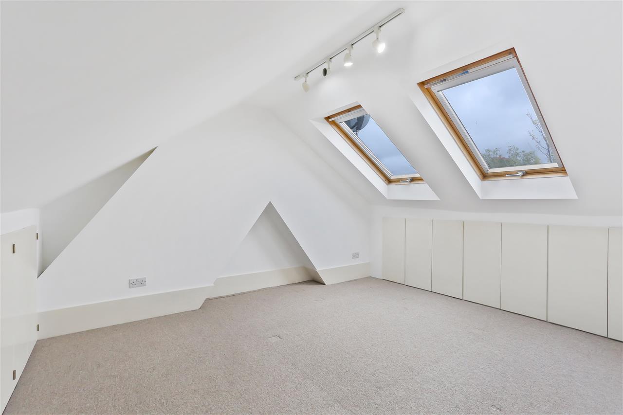 4 bed flat to rent in Hugo Road  - Property Image 3