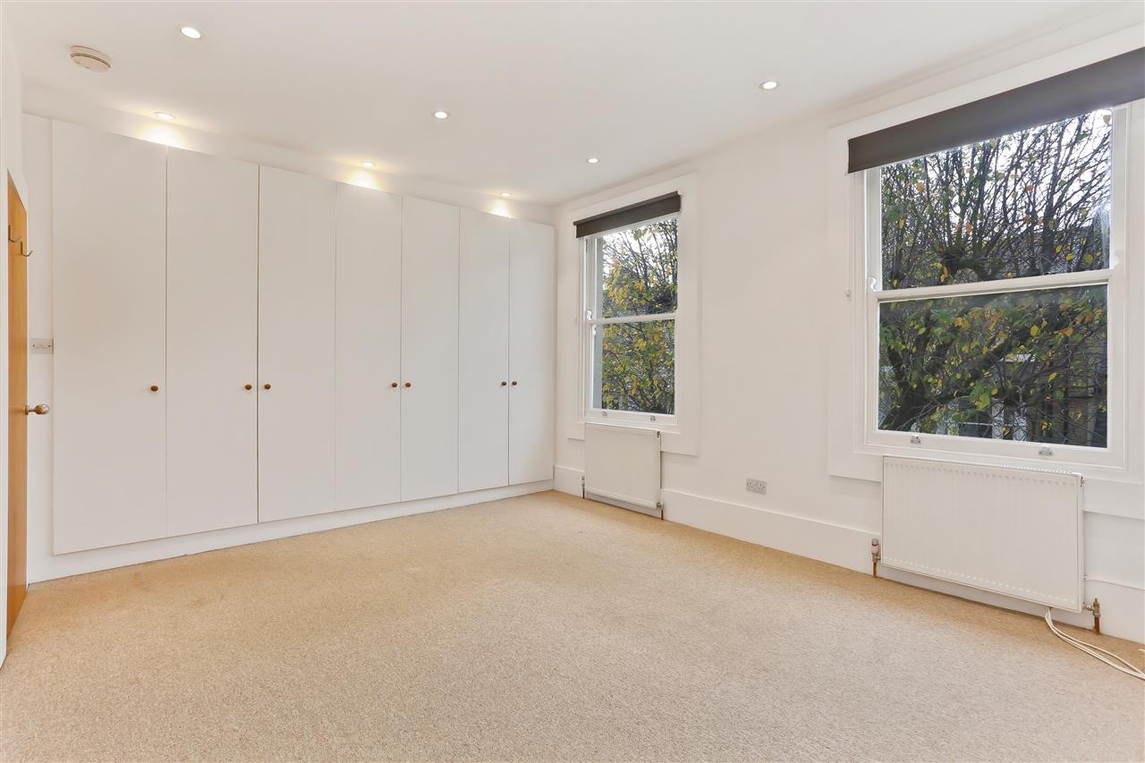 4 bed flat to rent in Hugo Road  - Property Image 8