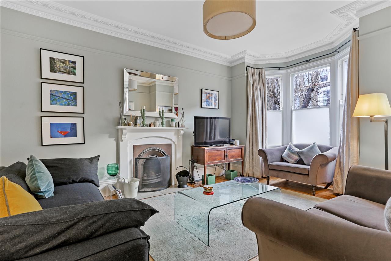 5 bed semi-detached house for sale in Mercers Road 2