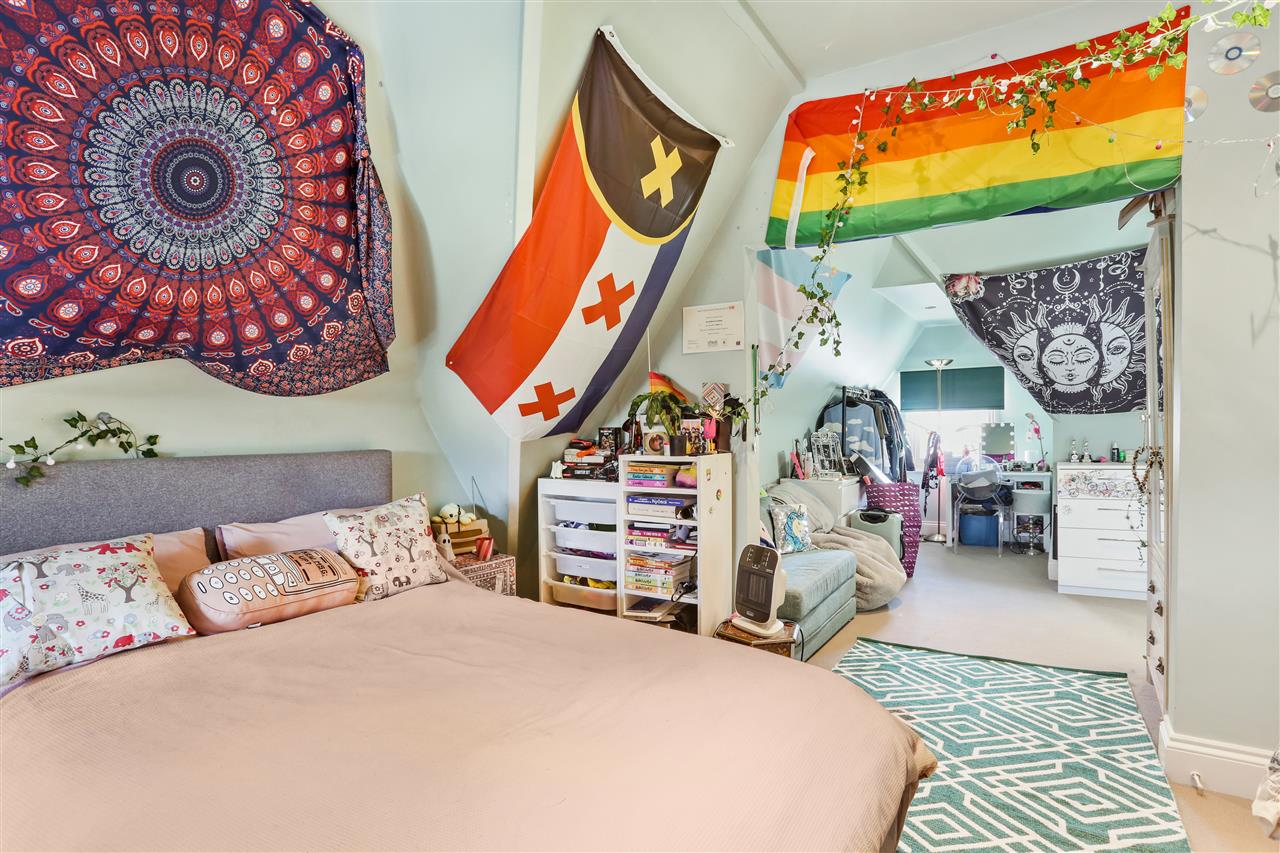 5 bed semi-detached house for sale in Mercers Road 3