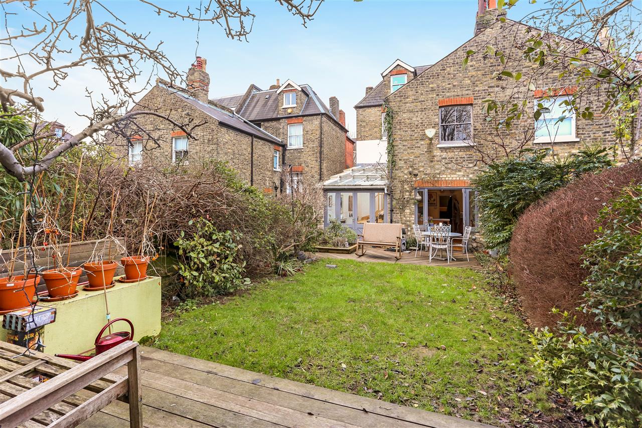 5 bed semi-detached house for sale in Mercers Road 4