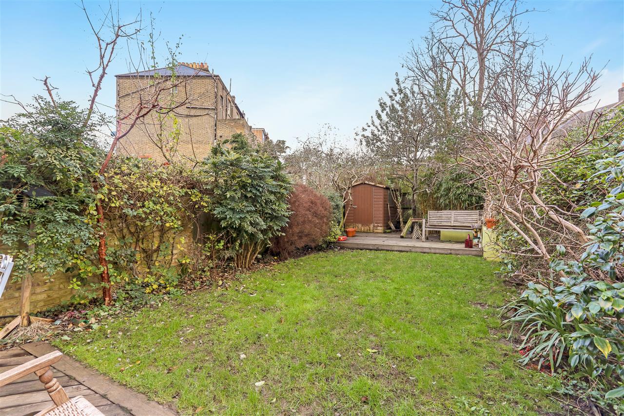 5 bed semi-detached house for sale in Mercers Road 8