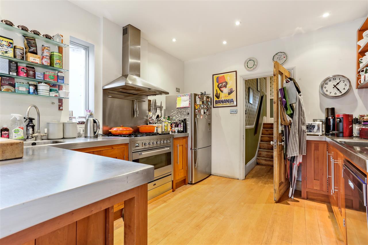 5 bed semi-detached house for sale in Mercers Road 13