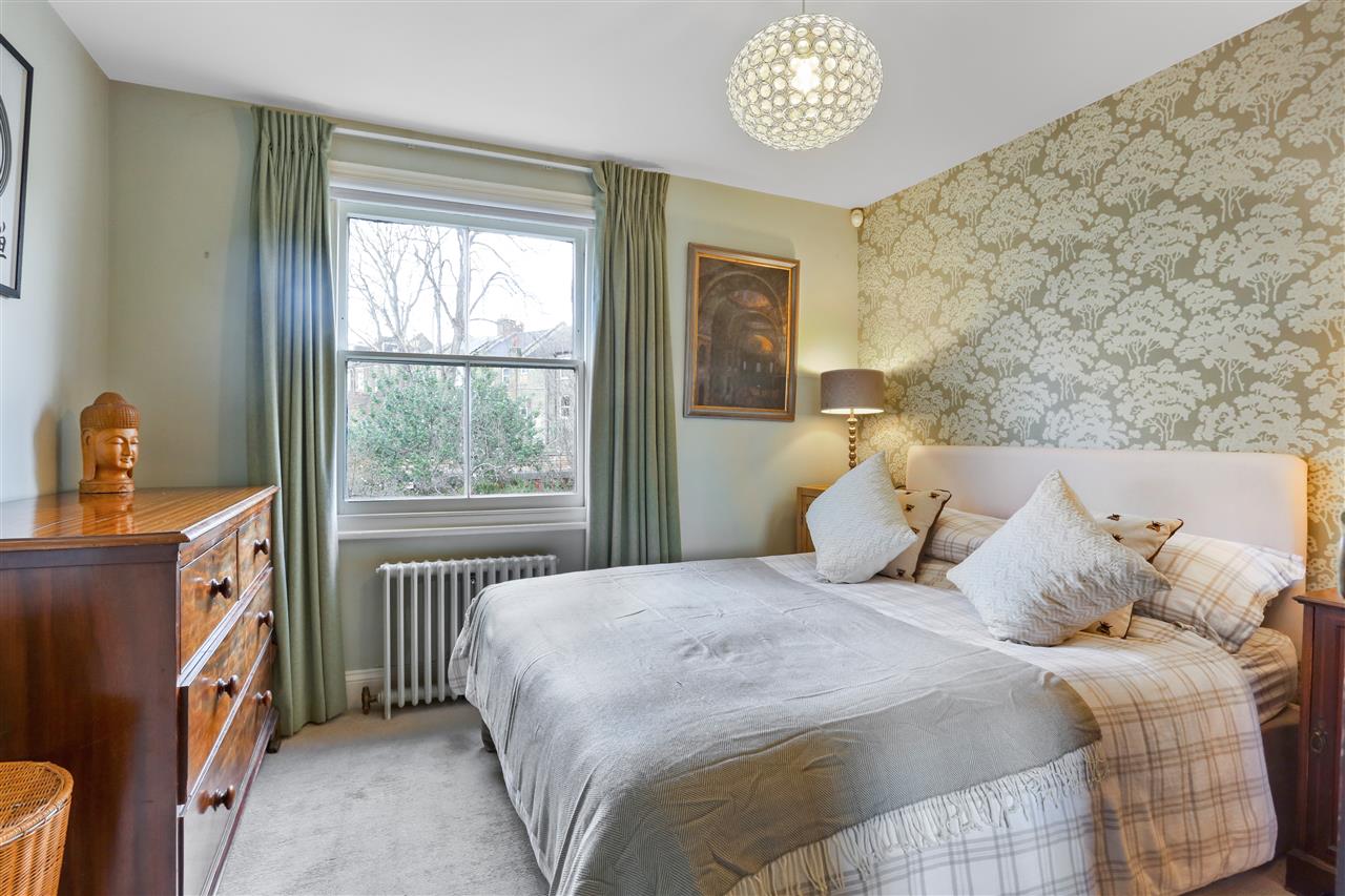 5 bed semi-detached house for sale in Mercers Road 14