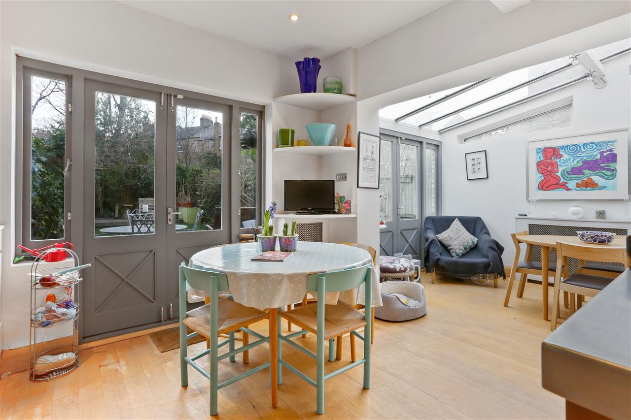 5 bed semi-detached house for sale in Mercers Road 15