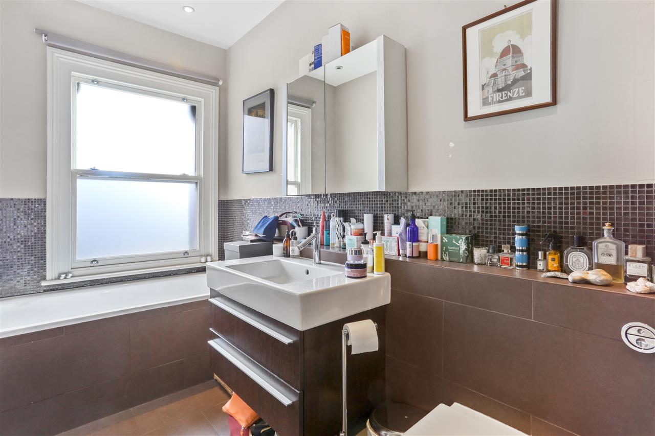 5 bed semi-detached house for sale in Mercers Road 26