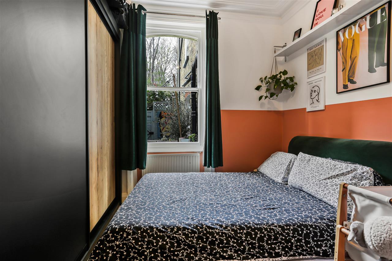 2 bed flat for sale in Burghley Road  - Property Image 5