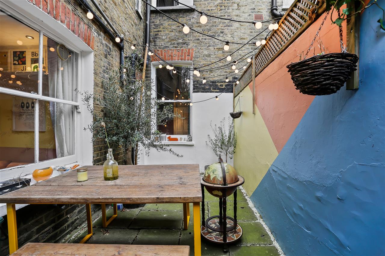 2 bed flat for sale in Burghley Road 7