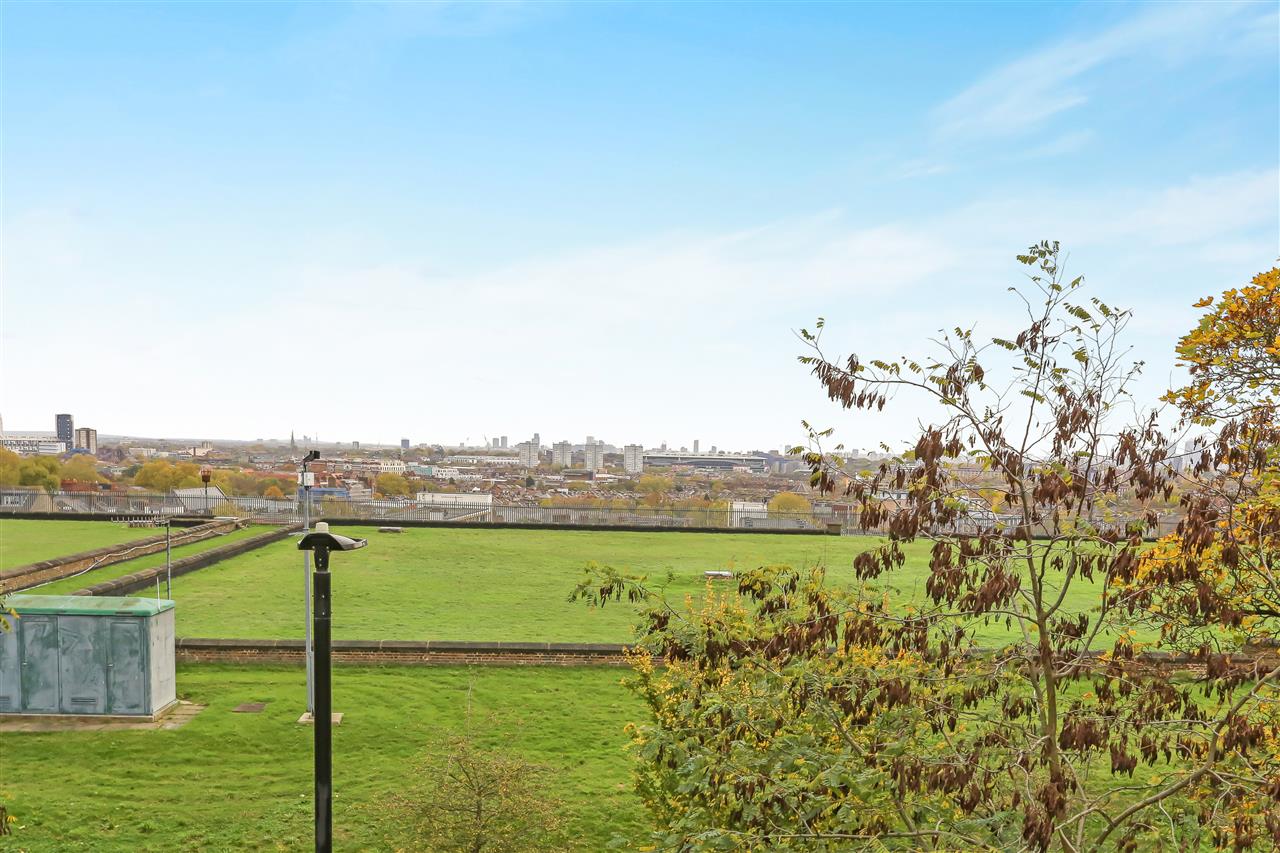 2 bed flat to rent in Dartmouth Park Hill 7