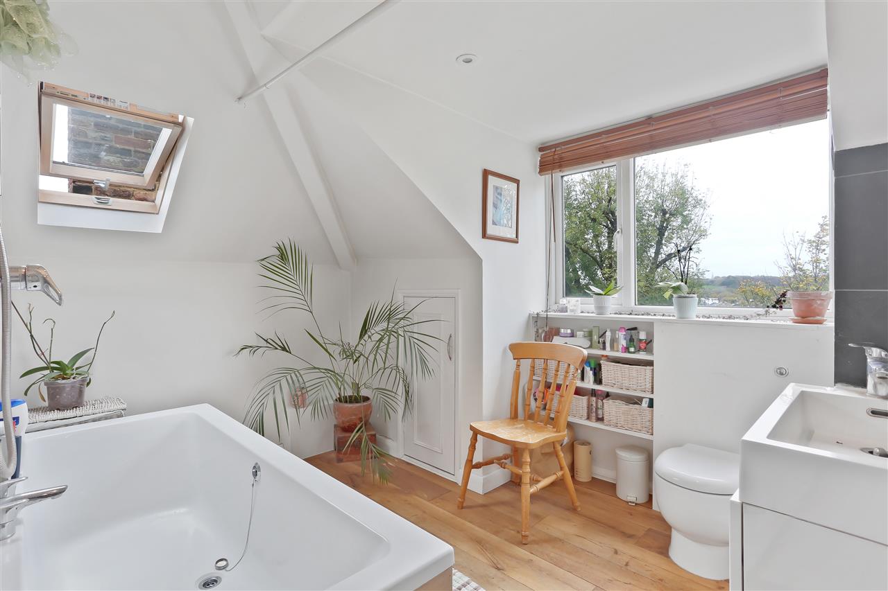 2 bed flat to rent in Dartmouth Park Hill 12