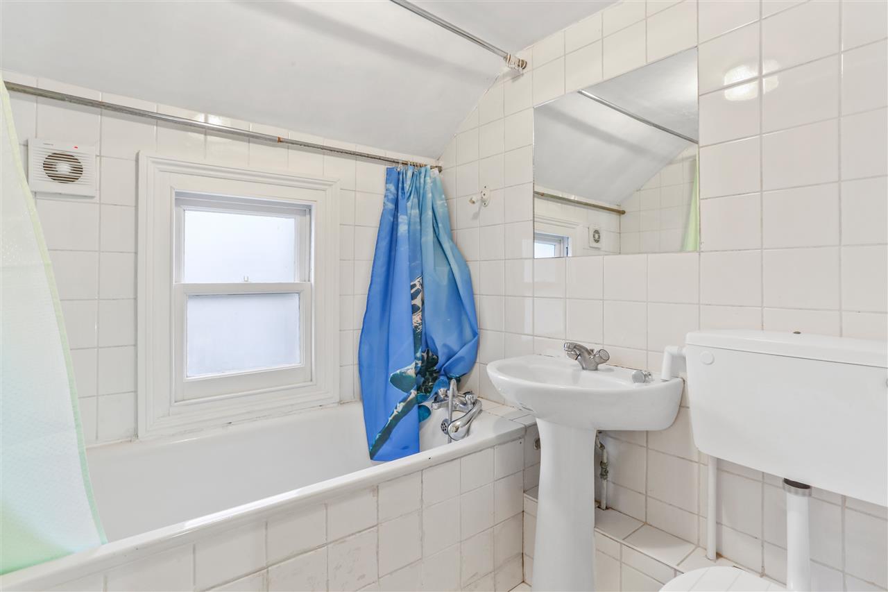 3 bed flat for sale in Archibald Road  - Property Image 9