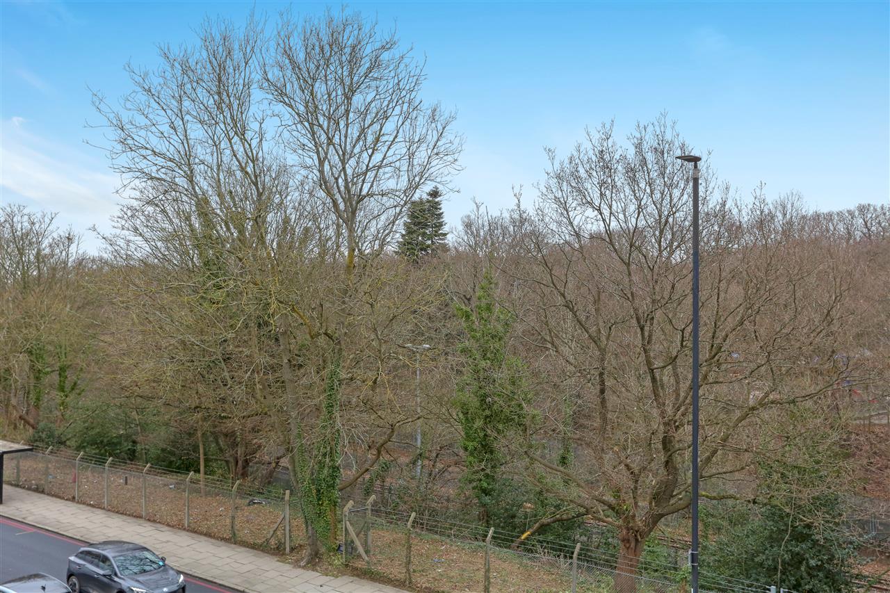 2 bed flat for sale in Archway Road  - Property Image 7