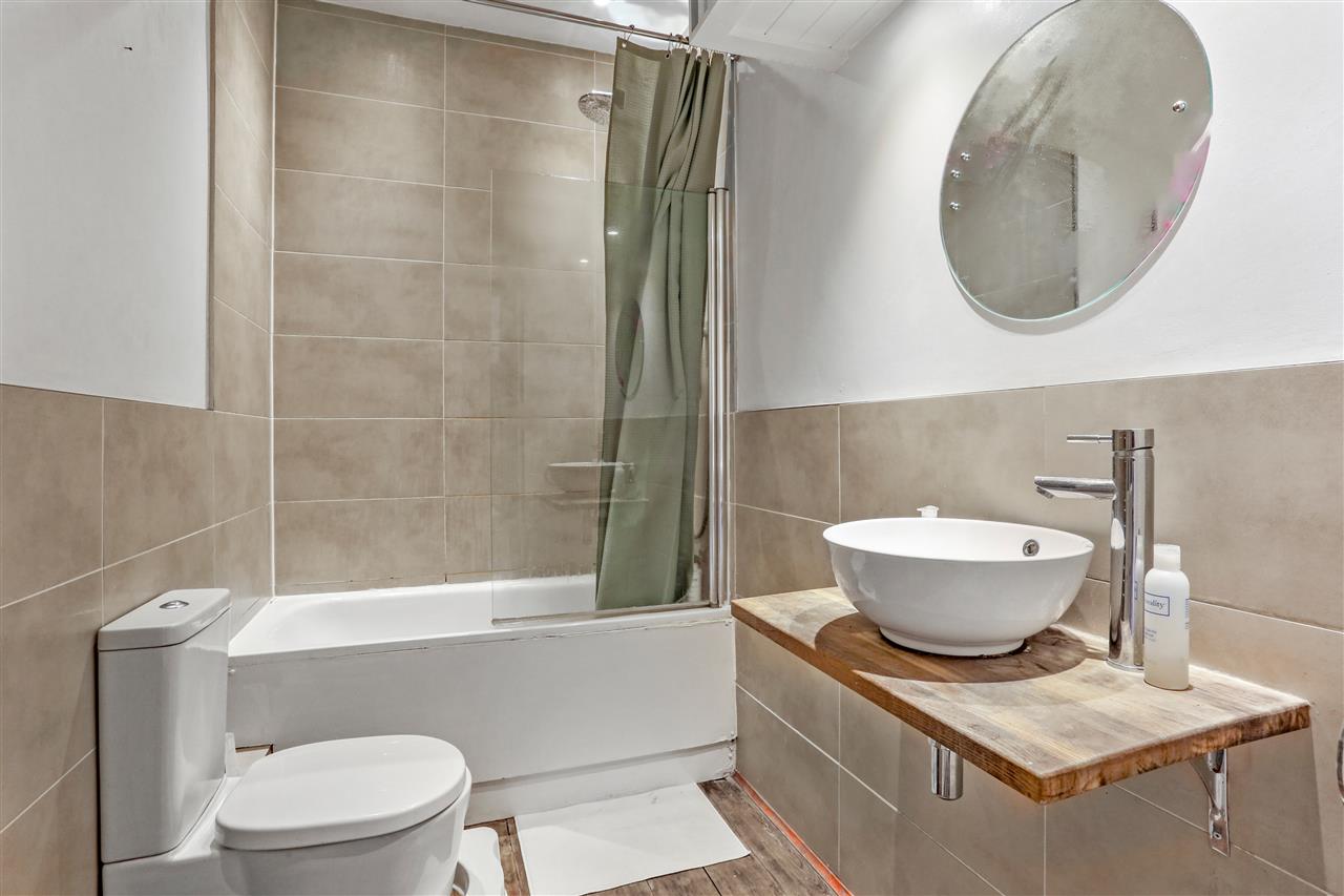 2 bed flat for sale in Carleton Road  - Property Image 6