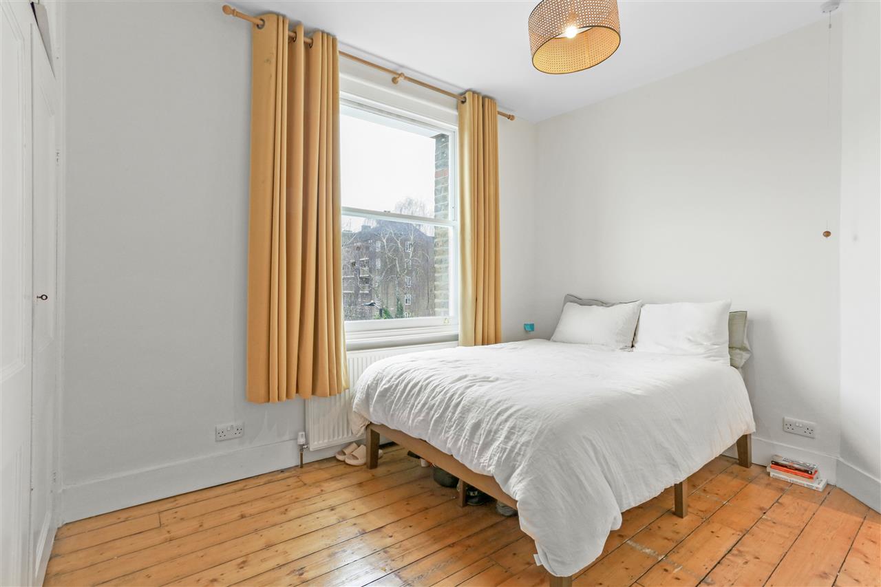 2 bed flat for sale in Carleton Road 6
