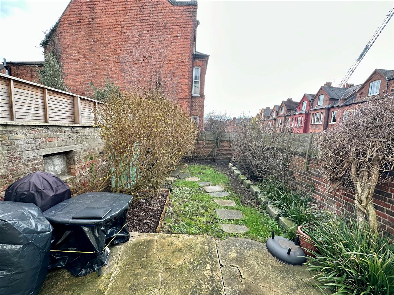 2 bed flat to rent in Bramshill Gardens 14