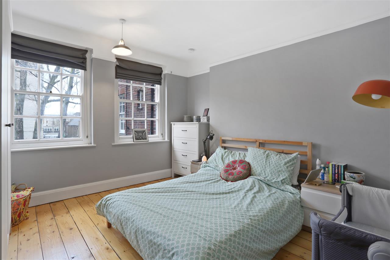 2 bed flat for sale in Warlters Road  - Property Image 4