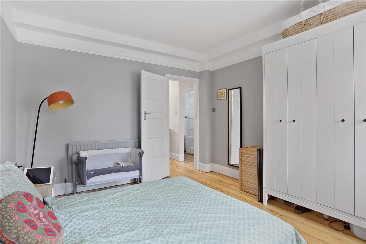 2 bed flat for sale in Warlters Road  - Property Image 5