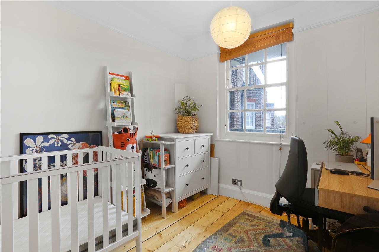 2 bed flat for sale in Warlters Road 5