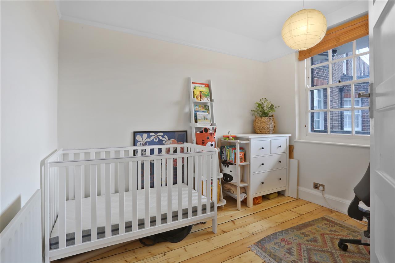 2 bed flat for sale in Warlters Road 6