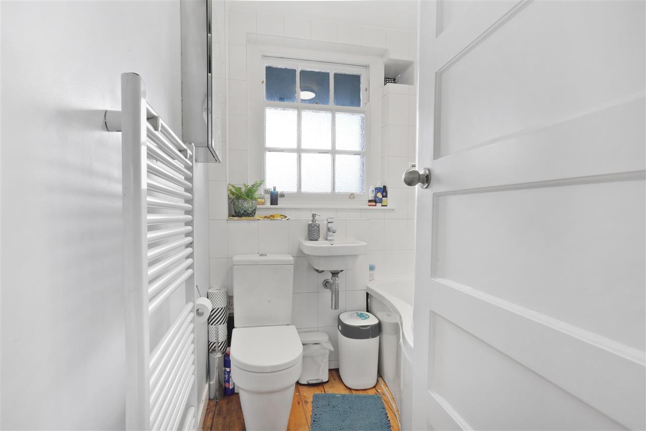 2 bed flat for sale in Warlters Road  - Property Image 11