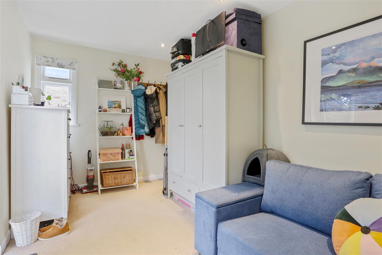 2 bed flat for sale in Melgund Road 5