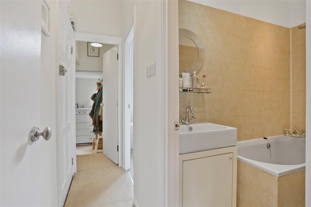 2 bed flat for sale in Melgund Road 6