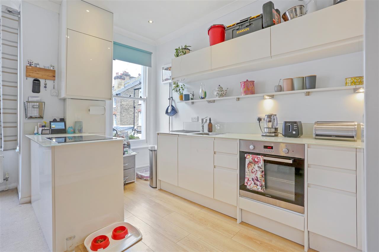 2 bed flat for sale in Melgund Road 17